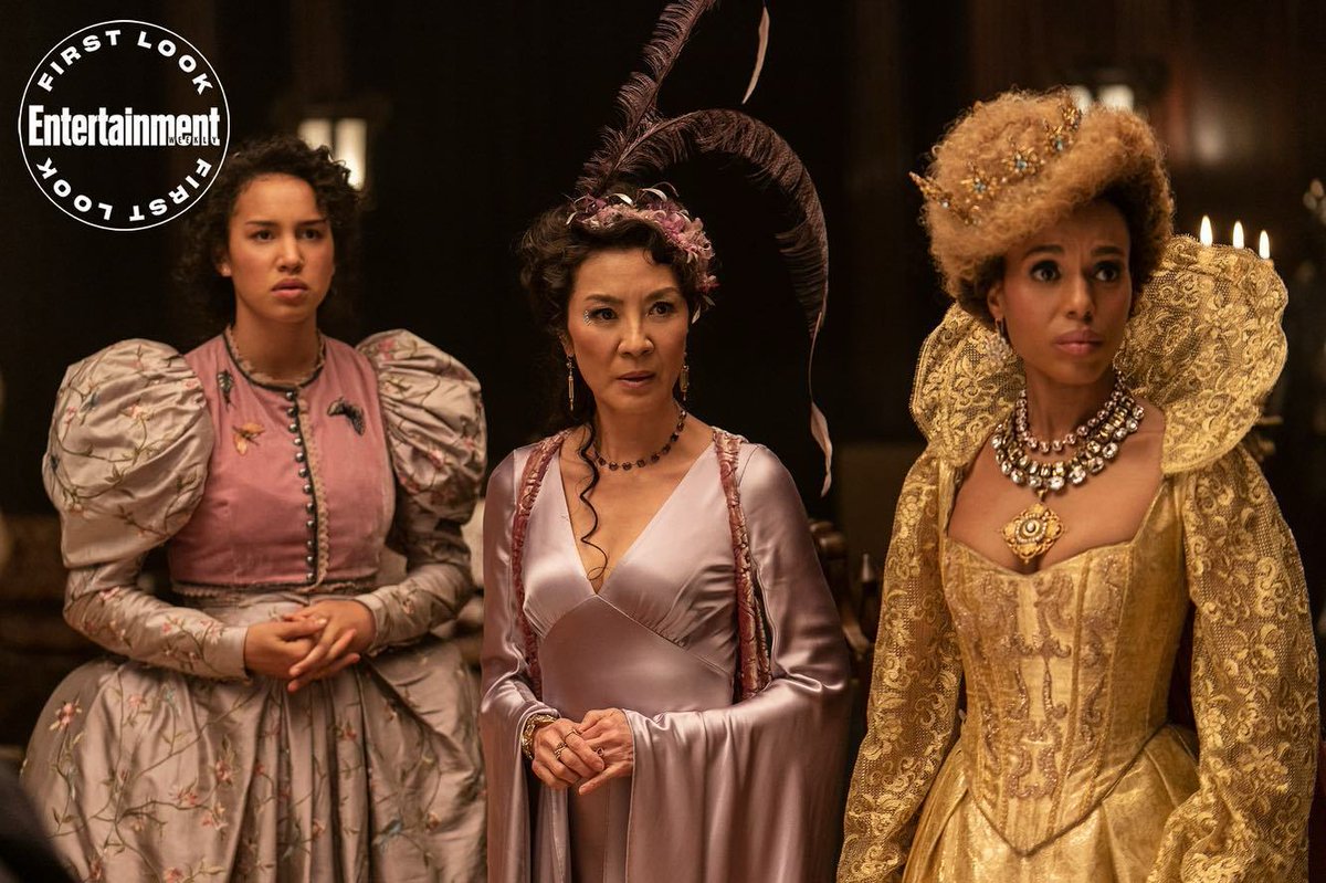netflixgolden's tweet photo. Calling all Evers and Nevers.... Here's your #GoldenFirstLook at #TheSchoolForGoodAndEvil from @EW! https://t.co/a2b152DCEE