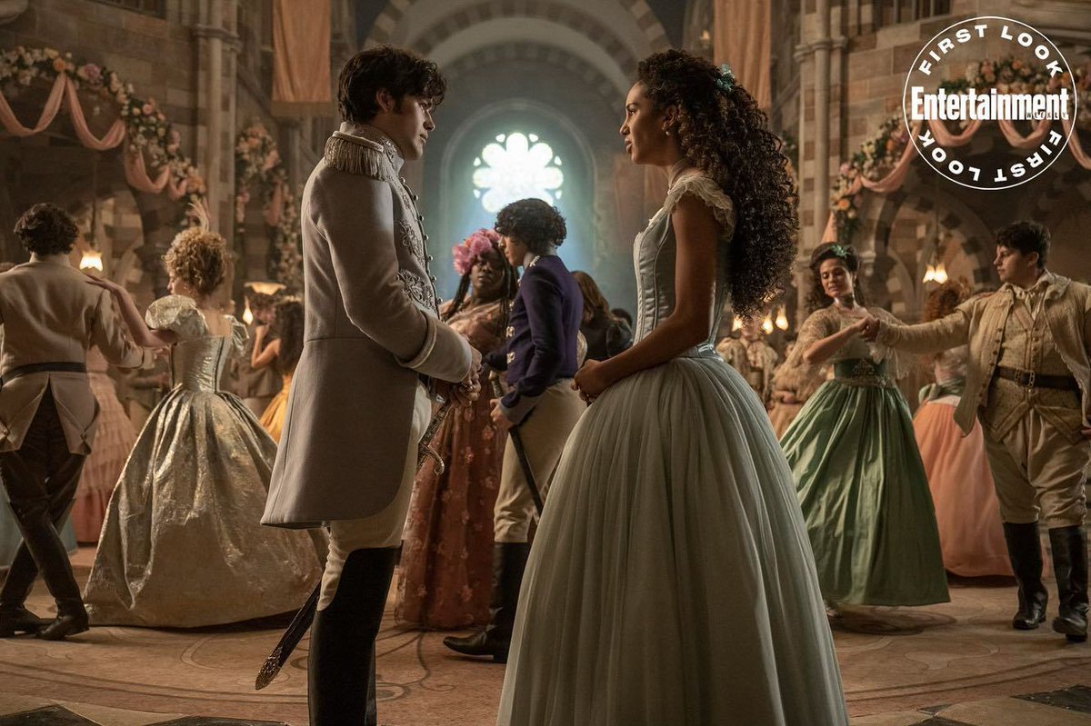 netflixgolden's tweet photo. Calling all Evers and Nevers.... Here's your #GoldenFirstLook at #TheSchoolForGoodAndEvil from @EW! https://t.co/a2b152DCEE