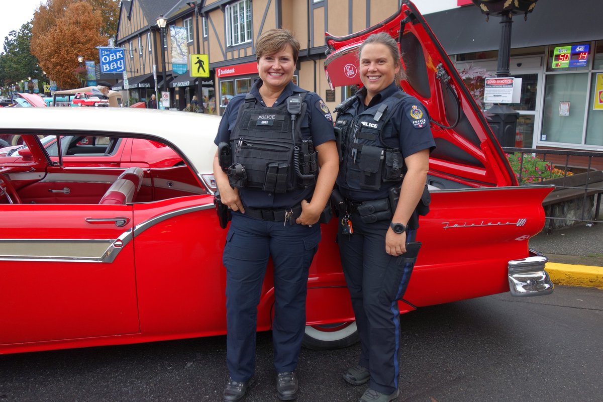 MaryMcA36823584's tweet photo. ~ Apparently, it's National Police Woman's Day in the USA, we should be celebrating our own in Canada and right here in Oak Bay .. I wish I had taken photos of all the police women at OBPD but so far it's 3 of our lovelies .. 💙💙💙 https://t.co/SjOCwyaQ6Q