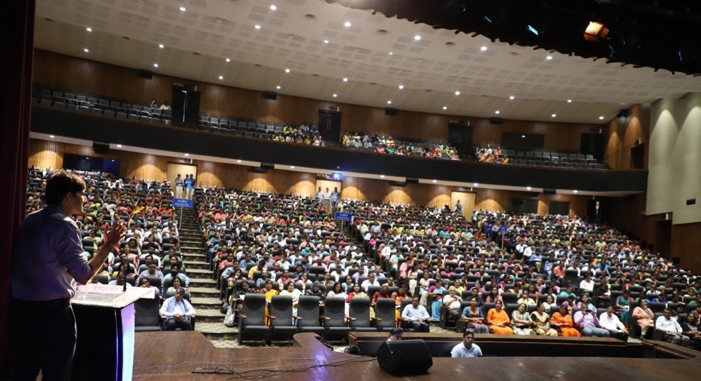 NMMConline's tweet photo. A grand unveiling of logo for “Navi Mumbai Eco Knights” under Indian Swachhata League was held today. 
We are all charged up to do our best in India’s fight against garbage!

#NaviMumbaiEcoKnights #SwachhAmritMahotsav
#YouthVsGarbage #SwachhMaharashtraMissionUrban https://t.co/X1BzXyxKL6