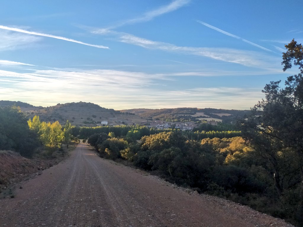 elenaortpin's tweet photo. Caminos de #tierra por los que perderse y desconectar. 
#37de52 #Proyecto52 @mongeleon https://t.co/9pSwgGexyb