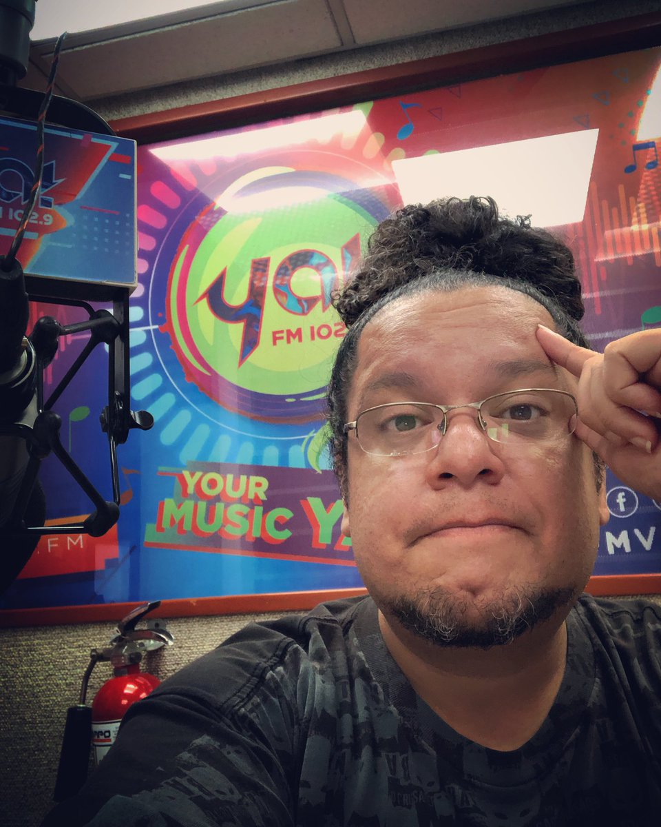 yafmveracruz's tweet photo. Lunes de activarse escuchando a @lord_byron82 de 11 a 3 🎙📻🔥 escuchas en el trabajo ,casa o en la calle? #Lunes #InicioDeSemana #Activate #FeelTheMusic #ByronLocutor #Radio #Veracruz #YoEscuchoYaFM https://t.co/g8aQRqERIq