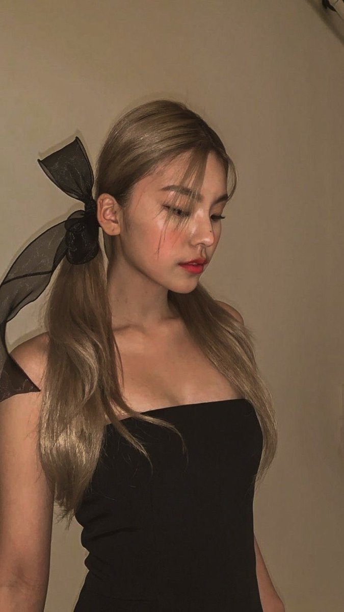 meowzrrr's tweet photo. #ryeji au, где Йеджи балерина и во время гастролей она решила зайти в кафе, где работает Рюджин, которая ничего не смыслит в балете, но теперь очень хочет понравиться одной балерине https://t.co/l5tULEuqEY