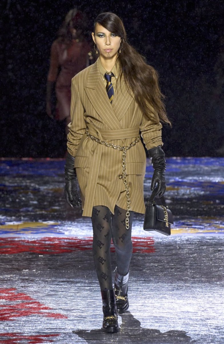 JingDaily's tweet photo. Rain wasn't enough to stop 
@TommyHilfiger
 #NYFW show from going off in or out of the metaverse! 
#TommyHilfiger #TommyFactory #NFTFashion #Fashion #JingDaily #Phygital #Metafashion https://t.co/9HDveRgoAB