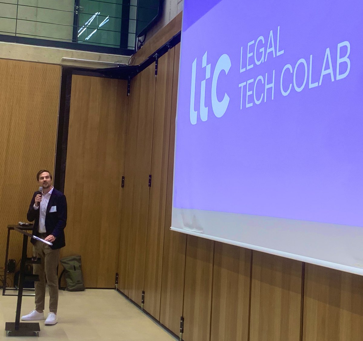 LegalTechUniRgb's tweet photo. Stephan Blenk stellt als Managing Director das neue Legal Tech Colab vor, neues Logo inklusive #LegalTech @LegalTechColab https://t.co/gIHsKLSARx
