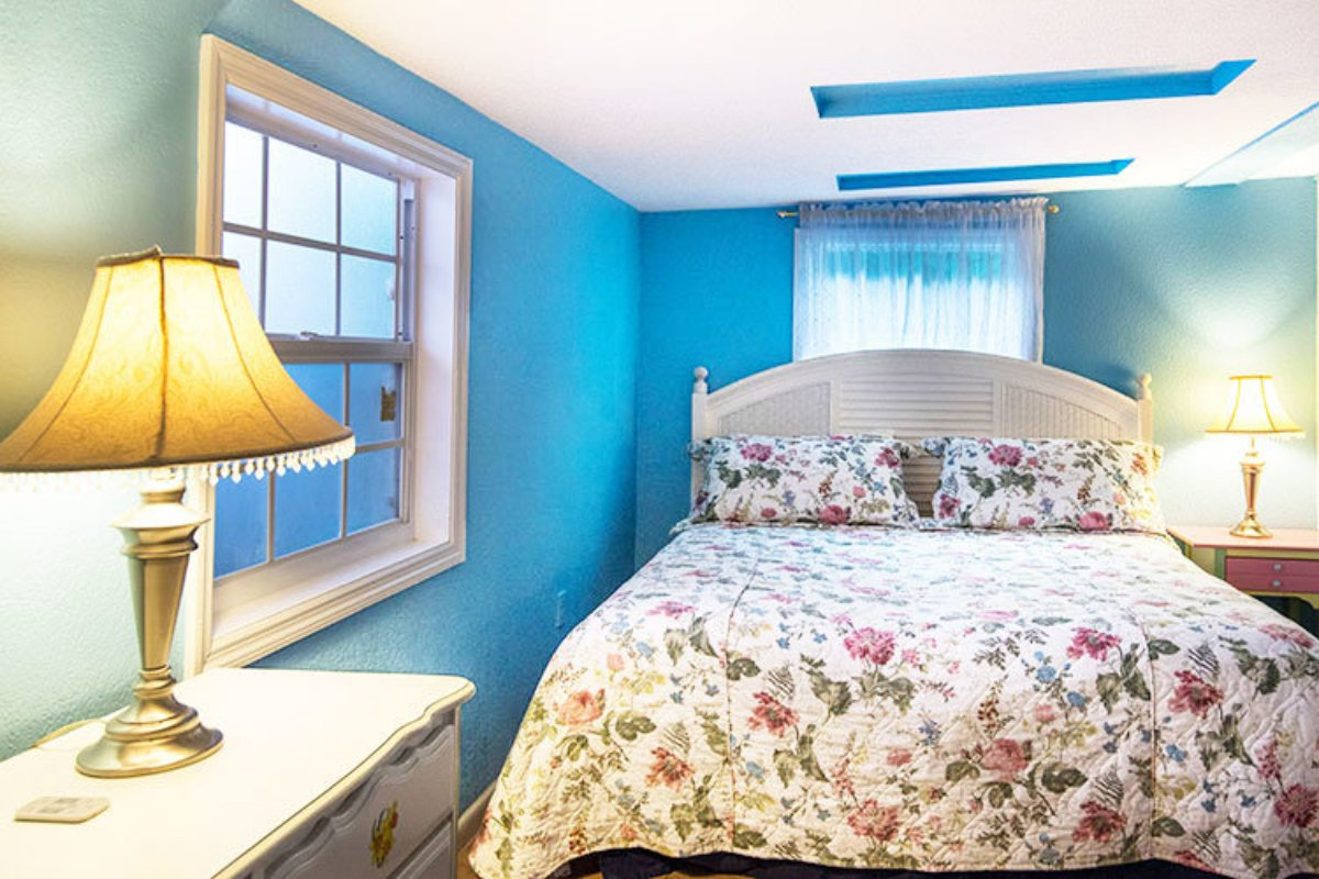 CaptivaInn's tweet photo. This room is calling your name.  #CaptivaIslandInn #CaptivaIsland #FloridaHotel #VisitFlorida #OceansideViews #waterfront #oceanside #SunshineState https://t.co/6tIkiuYOeI