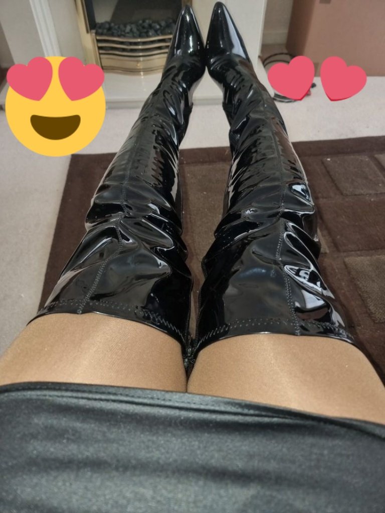 CDJess86's tweet photo. My favourite boots 😍 #cd #tv #crossdress #crossdresser #boots #kneehighs #heels #fetish #tights #pantyhose https://t.co/WoIFx7FHQu