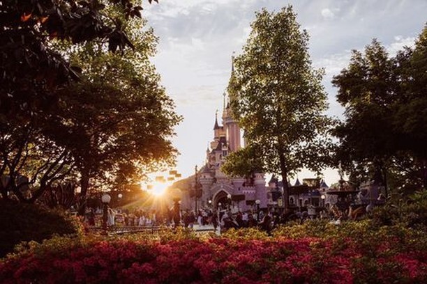 LoopnFR's tweet photo. [Remember]
C'est parti pour vos plus beaux clichés de l'été! 🌞
Antoine nous amène aujourd'hui à Disneyland Paris.
📷 : @antbig78 

#rollercoaster #themepark #parcattraction #attractionpark #grandhuit #loopn #ride #parkaddict #fun #application #app #am… https://t.co/gSawUwYN1e https://t.co/Tgi0uuPQM4