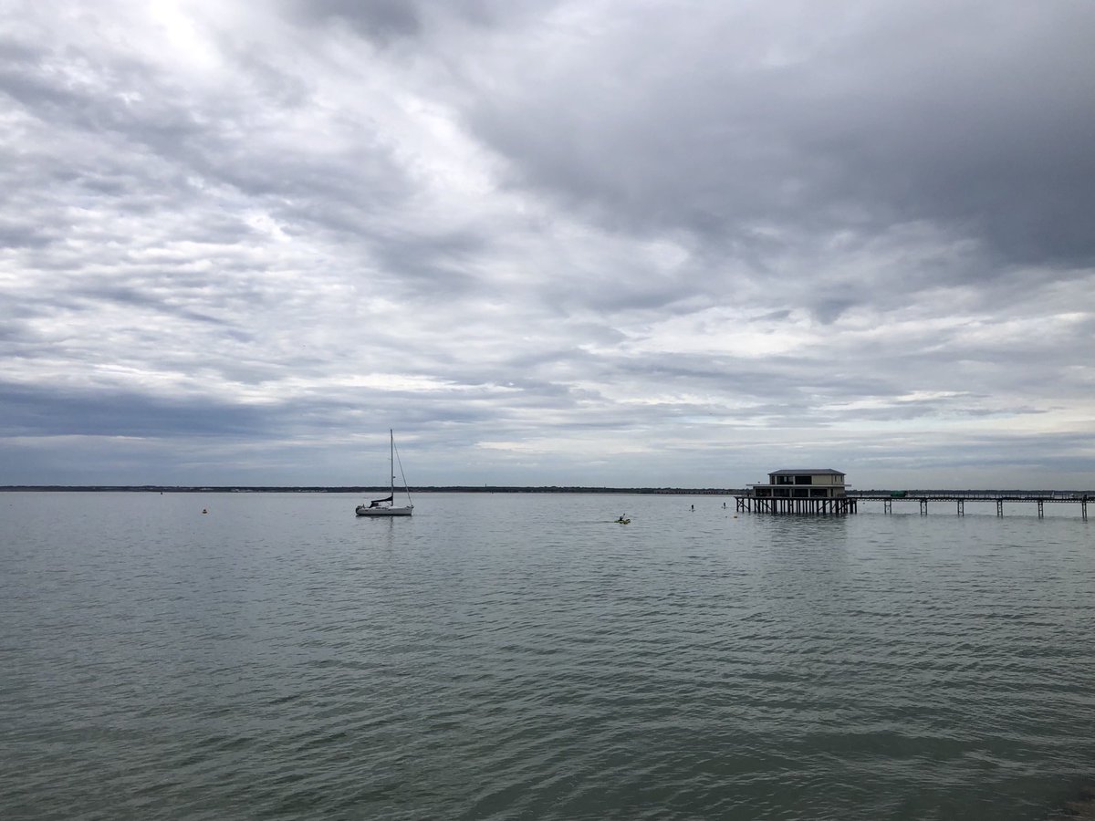 SiriusStar1963's tweet photo. Monday skies. #FortVictoria #HurstCastle #TotlandBay #PureIslandHappiness #IOW☁️ https://t.co/SqpkLtsLPf
