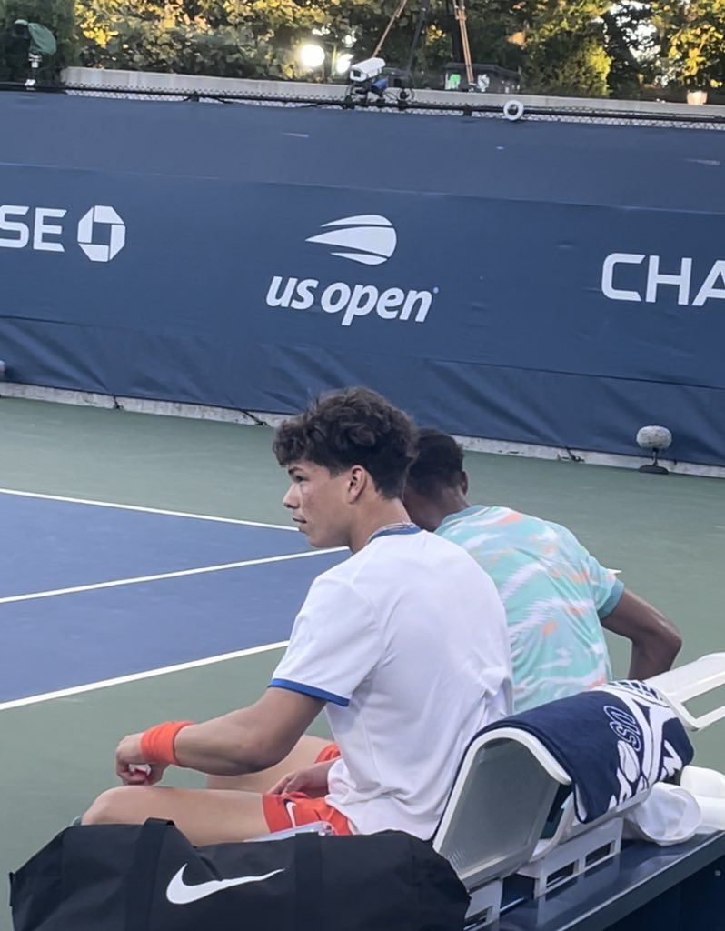 diminikola0u's tweet photo. Yes Alcaraz winning the US Open was massive, BUT, the player that impressed me the most is  @BenShelton. Bold prediction: he will win a US Open by 2026, and will consistently be ranked no1 by 2028. 

#tennis #usopen #Gators https://t.co/fWcA0xWOMV