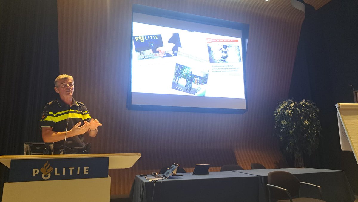 corpolitie's tweet photo. De @corpolitie themadag van vandaag stond in het teken van de digitale transformatie en wat dit betekent voor de politie.
Tijdens deze interessante dag kwamen onder andere de volgende onderwerpen aan bod.
#AI #data #altijdalert #informatiebeveiliging #digitalefitheid https://t.co/cNIfjPRh2D
