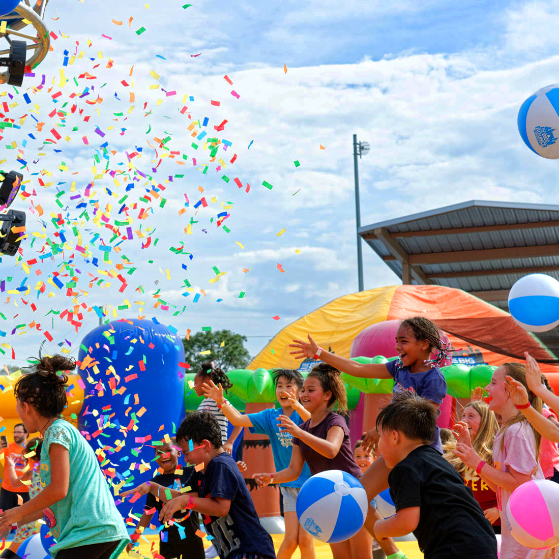 We're back again this weekend Long Island! 
Don't miss the world's biggest bounce house and more! Book your tickets here: thebigbounceamerica.com