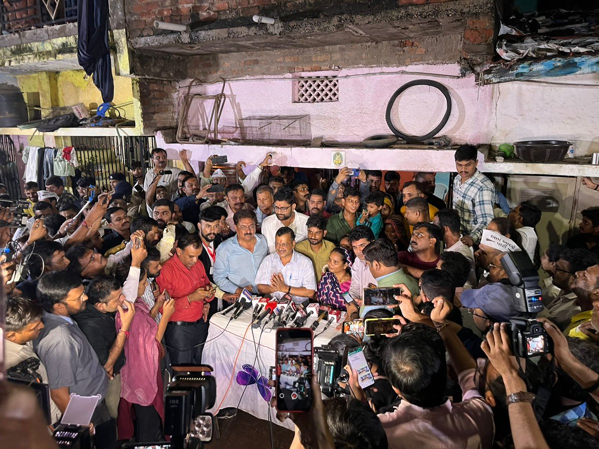 AAPMumbai's tweet photo. आम आदमी के बीच, एक आम आदमी ❤️

#KejriwalRukegaNahi https://t.co/6giVsNAwwh