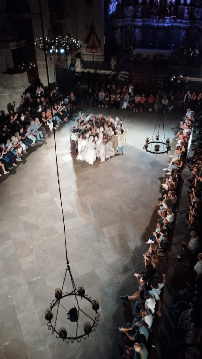 L'ENDEMÀ. 
📯Mireu, escolteu, oloreu... #Maldepesta ha acabat! Però, des de <a href="/lollaexpressa/">L'Olla Expressa</a> volem donar les gràcies a tots aquells que ens han ajudat a fer-ho possible! 

I, sobretot, als 60 joves que hi han participat i a vosaltres, per venir i gaudir de #Maldepesta!