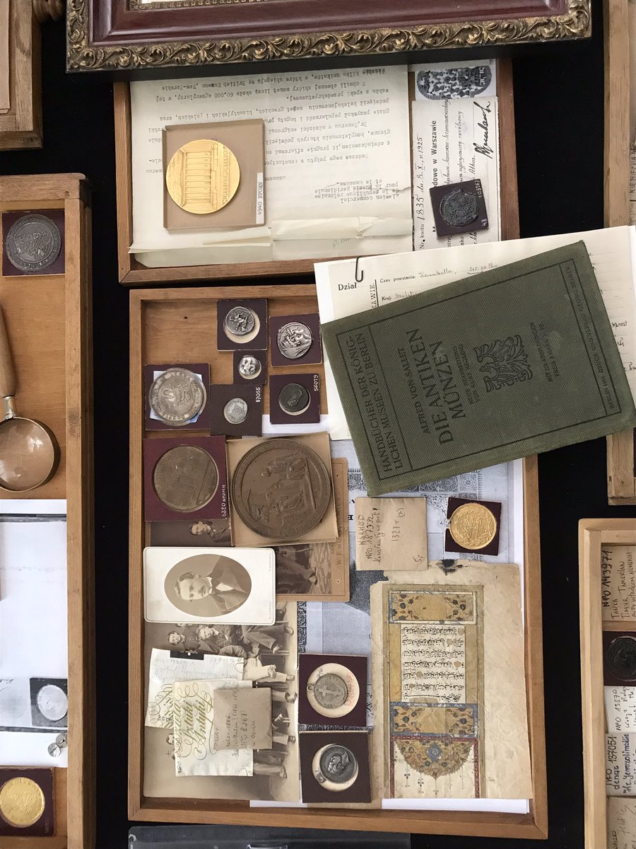Es geschieht. Heute wird im Nationalmuseum #Warschau im Rahmen von <a href="/inc_2022/">inc_2022</a> die numismatische #Ausstellung eröffnet, dessen Vorbereitung wir im Frühjahr schon sehen durften. <a href="/INCnewsorg/">INC News</a> Vielen Dank! #museumistmehr