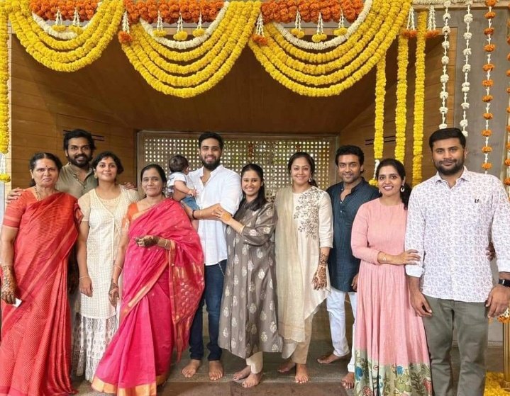 thilakrlm14's tweet photo. Exclusive pic Of @Karthi_Offl Anna,@Suriya_offl Anna with Family ❤️😍

#Karthi #Sardar #VaadiVaasal
#PS1
@rajsekarpandian https://t.co/ibtTmVaWXd