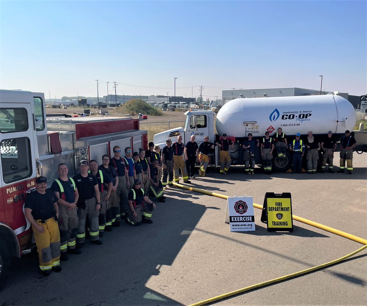 ERACanada's tweet photo. ERAC was in Lloydminster, Alberta, this weekend to hold an LPG Level 1 Operations firefighting training session. Thank you to @LloydCoop for generously supporting our training session and making it a success!
#Training #LPG #EmergencyResponse https://t.co/s7jRwBX2Iq