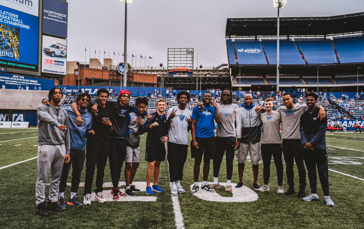GSU_MBasketball's tweet photo. ๐ง๐๐๐ก๐ก๐ฎ ๐ฝ๐๐ ๐ง๐๐ฃ๐๐จ ๐
The 2022 Sun Belt Champions received their rings Saturday ๐คฉ๐
#OurCity | #MORE https://t.co/mdH3NrTMJz