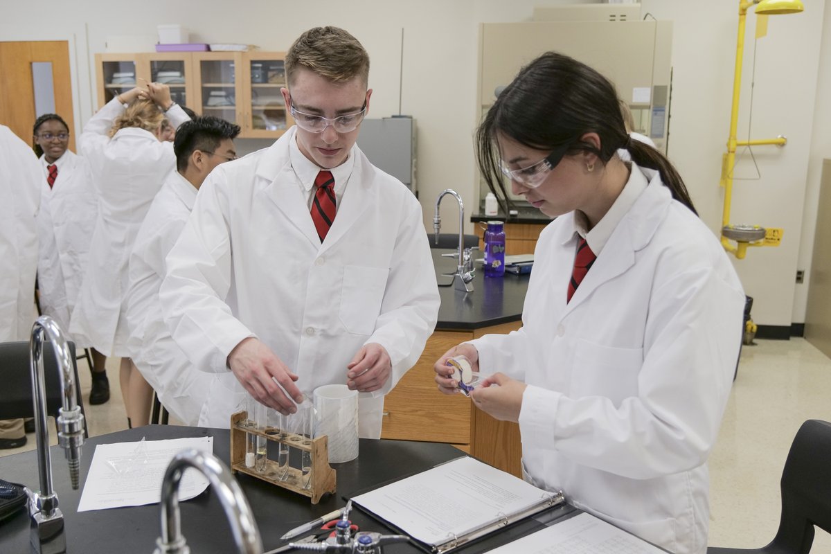 SacredHeartHfx's tweet photo. At Sacred Heart, it isn’t just the chemicals that are bonding, but our students as well! #MySHSH #Halifax #chemistry #STEM https://t.co/fAy6iLFt61
