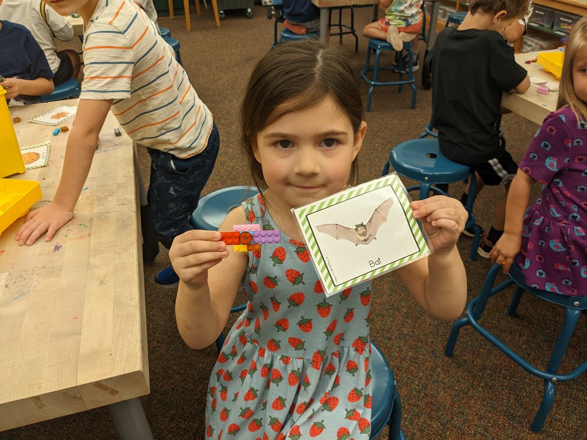 os_librarian's tweet photo. K did a fall Lego challenge during maker time today!#imagination #finemotorskills #makertime @OsborneElem https://t.co/hqFmWtLMjS