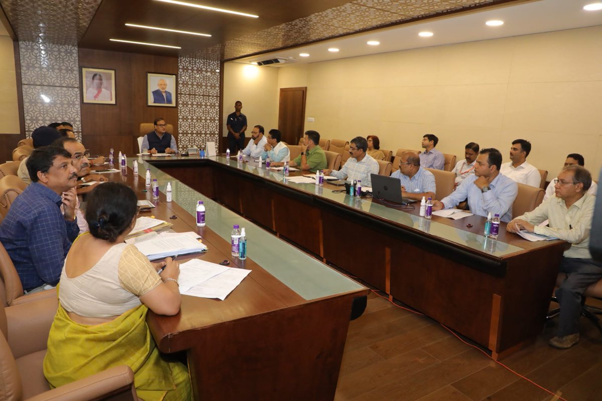 Nirmaldeka1's tweet photo. Hon'ble Chief Minister @himantabiswa, many students will benefit for setting up libraries in higher secondary schools of Assam &amp; starting government recruitment in those libraries.We hope, your Cabinet will also pay attention to this issue in the future like other departments. https://t.co/AqdJl0TcAG