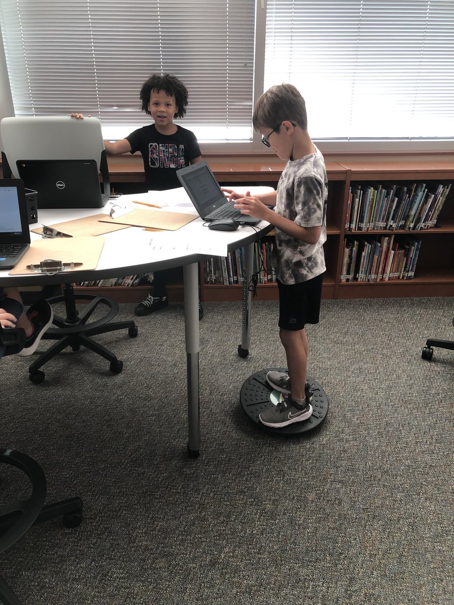 aselibrary's tweet photo. Adding a Kinesthetic twist to active engagement during our research project in the Libratory!
#thehumblelibrarian
@HumbleISD_lib 
@HumbleISD_ASE https://t.co/zK8yYkDOvf