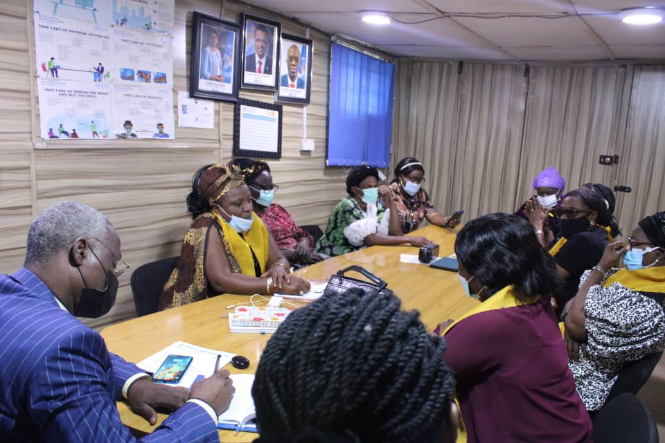 ondo_team's tweet photo. The WHO SC, Ondo State field office @abidoyed  was paid an advocacy visit by the team of women-led NGOs.
@WHONigeria @WMulombo @proactiveswz @IsiakaAYODEJI2 @dupsydaisy @saweee131 https://t.co/L83lnz9rNf