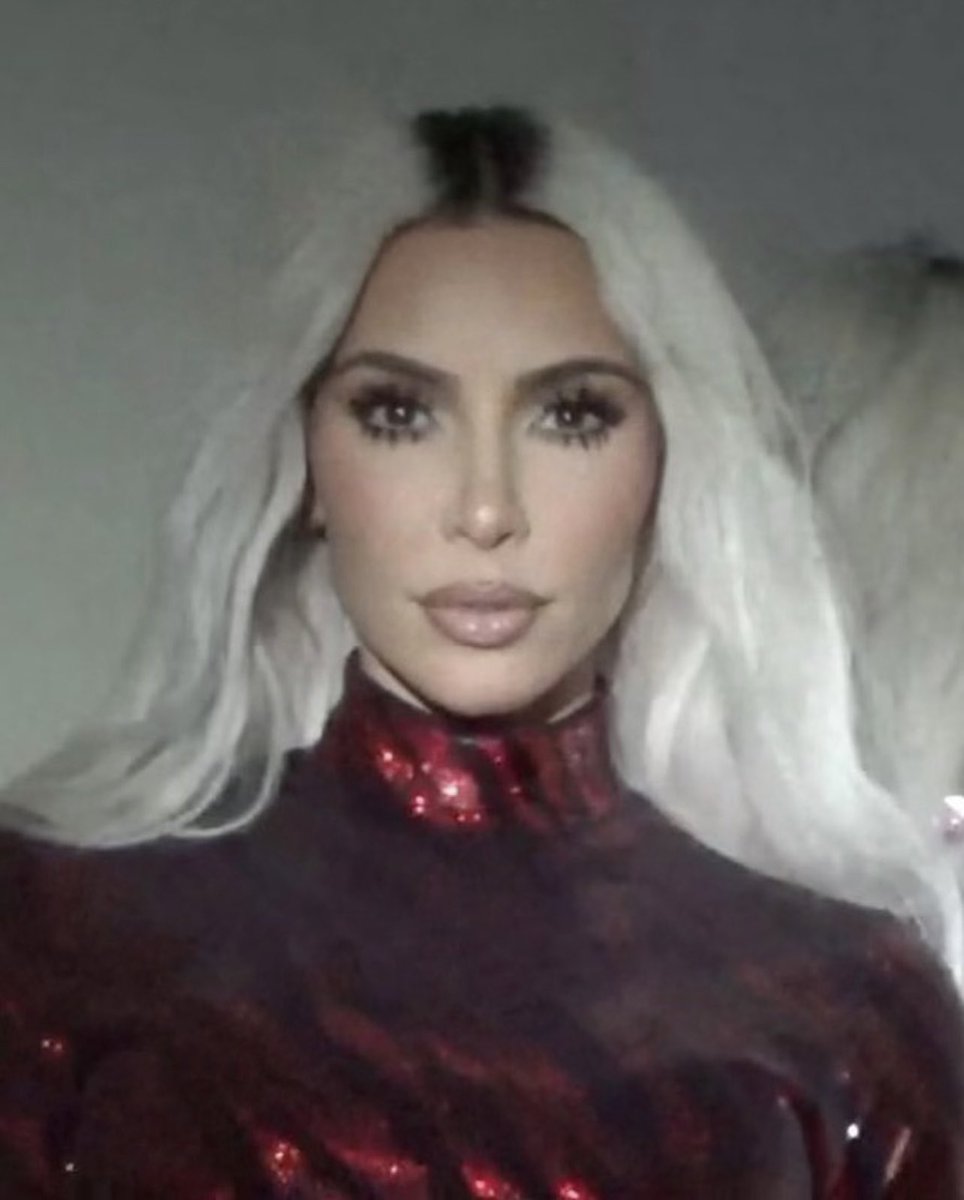 KimKardashian's tweet photo. Disco Nights 🪩 🎂 👑 🐝 https://t.co/wWdttf8MpP