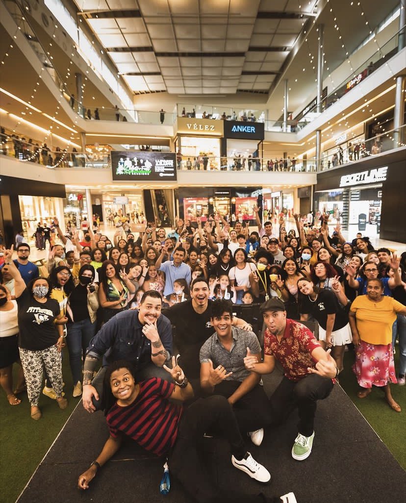 Así de bien nos la pasamos en nuestro primer concierto de Metrofest✌🏼🤩

Nos vemos este sábado 17 de septiembre para una presentación especial de Os Almirantes y KRMMA Band 🎵🎤 

📍#EstoyMás hay en Metromall