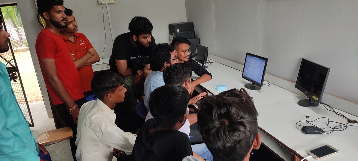 DaksyaAcademy's tweet photo. Daksya Academy, Greater Noida
Practical classes are equally important for growth of the students. Students of Batch 3 and 4 of Daksya Academy, Greater Noida practice upgrading Operating System and different between Software and Firmware. #DaksyaAcademy #UPSDM https://t.co/F1RhHGVtPS