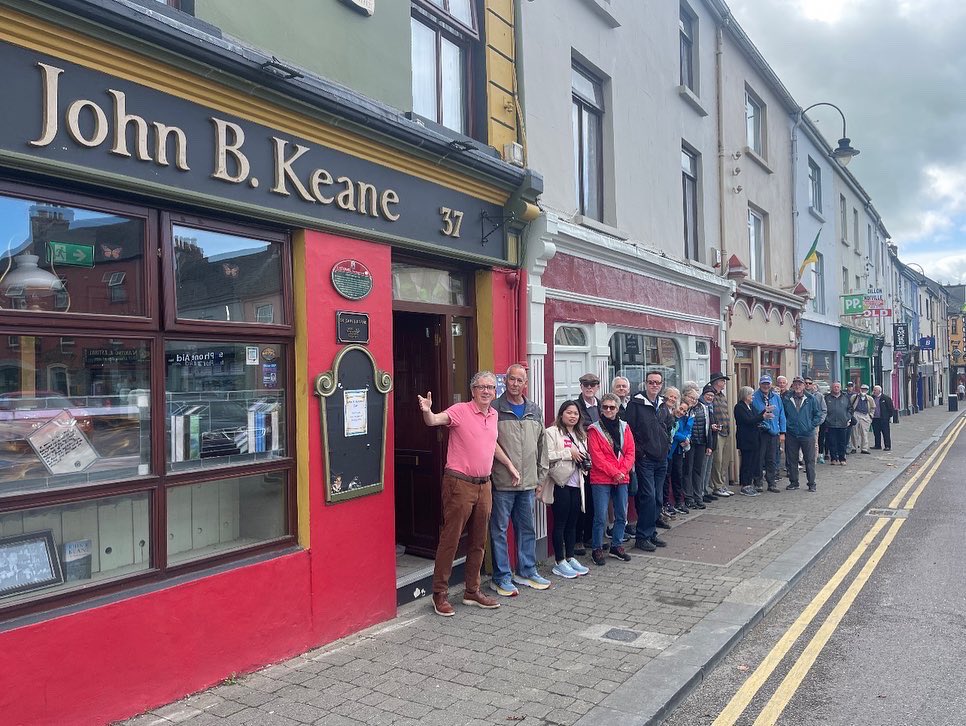 fitzpatrickcoac's tweet photo. Always fun calling into see our good friend Billy Keane
#JohnBKeane
#Fitzpatrickcoaches
#TourIreland
#TheField https://t.co/iWBPU2iXxL