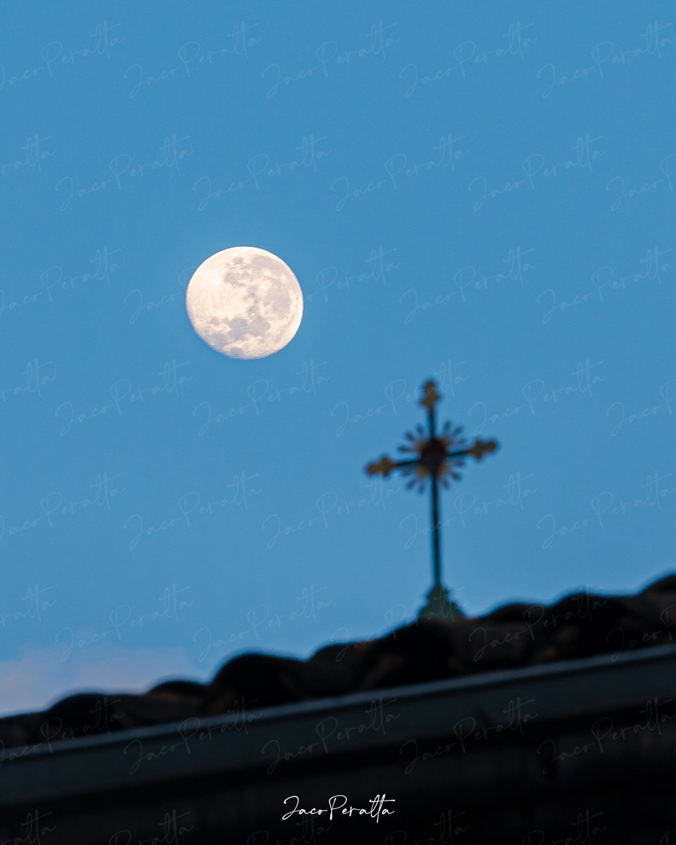 JacobPeraltaP's tweet photo. Septiembre 12. 

Nuestra luna en su etapa menguante acompañando algunas escenas al amanecer. 

IG: https://t.co/bcYguZ4GjD

#Giron #Azuay #Ecuador https://t.co/ysKNYrT5cO