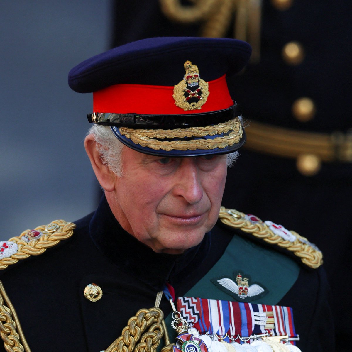 ajplus's tweet photo. UPDATE: UK police confirmed at least 4 people arrested for protesting the monarchy and King Charles:
โช๏ธ 1 man in Oxford who shouted: "Who elected him?"
โช๏ธ 3 in Edinburgh, including a 74-year-old, a woman holding a sign and a man who called Prince Andrew "a sick old man." https://t.co/9I6T8dGKKi