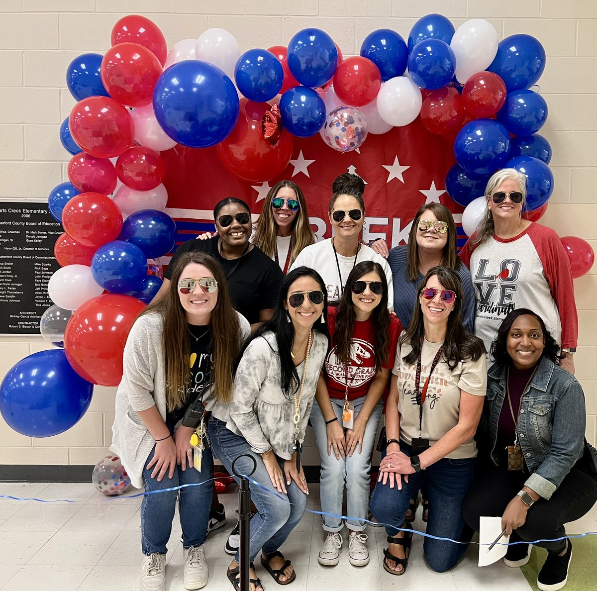 SCEMrsParker's tweet photo. REWARD STATUS TEACHERS ❤️🖤❤️🖤 #2ndgr #sce https://t.co/Jg4vFlE9JW
