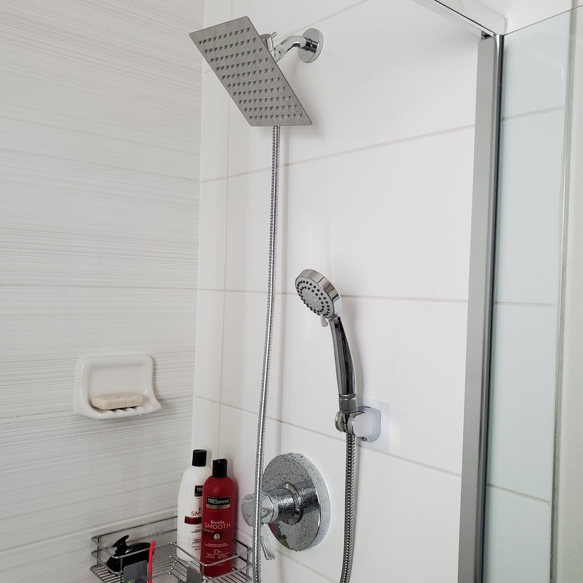 DrCooperJo's tweet photo. Changed my shower head 😌 #handman https://t.co/CU4ZbLT82C