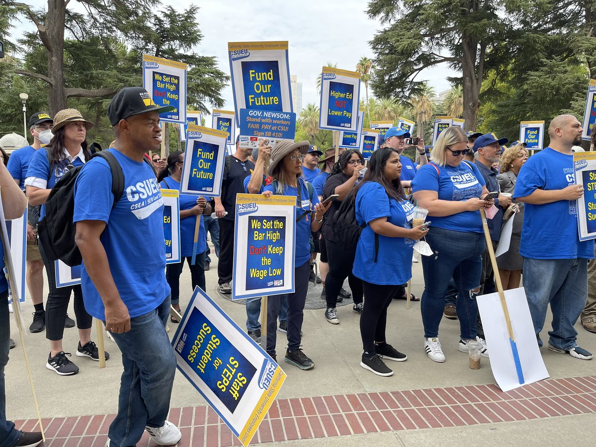 IBTlocal2010's tweet photo. Governor @GavinNewsom we are the workers who make CSU work, and we need fair pay NOW! Stand with #Teamsters, @CSUEU, and APC and sign #SB410 to restore our salary steps ✊🏽✊🏼✊🏿 https://t.co/8BoBpIzyhz
