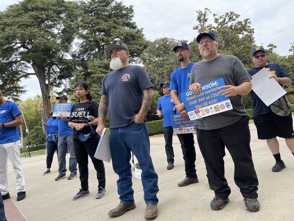 IBTlocal2010's tweet photo. Governor @GavinNewsom we are the workers who make CSU work, and we need fair pay NOW! Stand with #Teamsters, @CSUEU, and APC and sign #SB410 to restore our salary steps ✊🏽✊🏼✊🏿 https://t.co/8BoBpIzyhz
