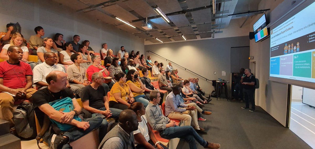 OrangeIDF's tweet photo. La vocation de l'#OrangeDigitalCenter est 
de contribuer à faire du numérique une opportunité pour tous et les salariés @orange s'y engagent !

Aujourd'hui, ce sont 60 ambassadeurs digitaux qui se sont formés pour animer les ateliers numériques de demain.
#RSE #InclusionNumérique https://t.co/oBCx8qwPrG