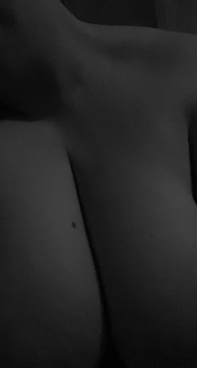 misschieviousme's tweet photo. Just a little tease out of nowhere https://t.co/rCvziL49B0