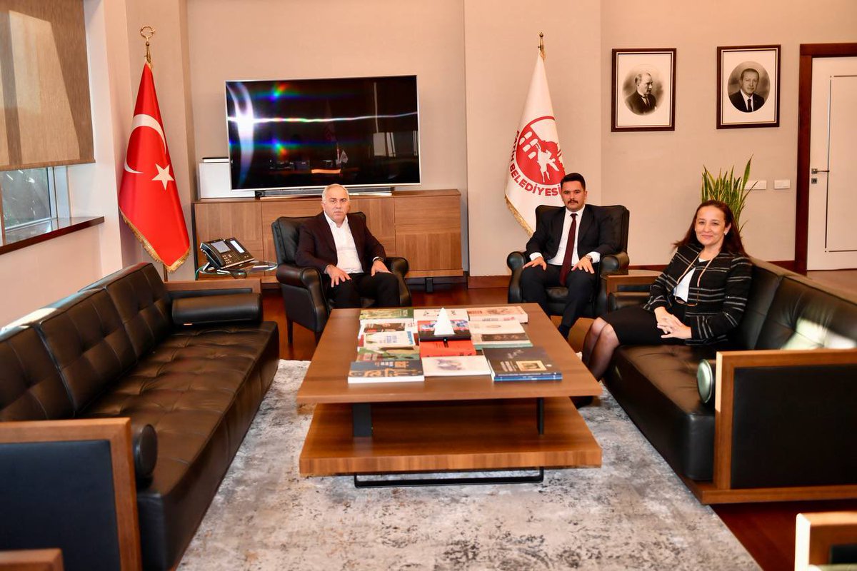 Ülkü Ocakları İstanbul İl Başkanı Alpaslan Doğan ve Ülkü Evleri Mütevelli Heyeti Başkanı Sonay Tahmaz misafirimiz oldu.

Ziyaretleri için teşekkür ederim.