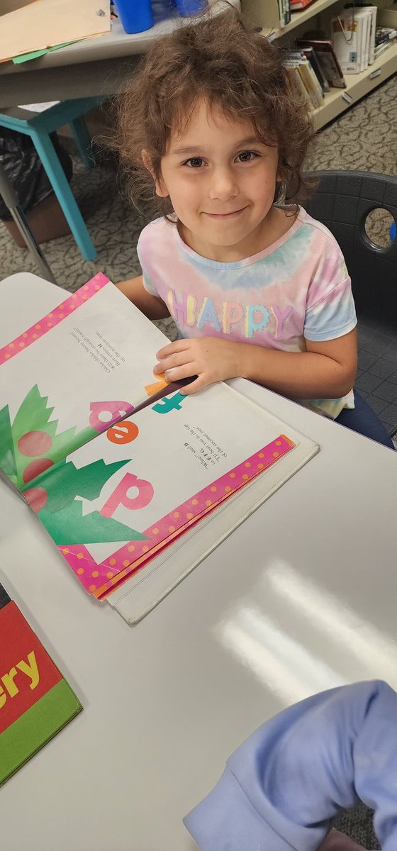 Big day here at <a href="/mambrinosteam/">STEAM Academy at Mambrino</a> for our Kindergarten friends! We are working on choosing the just right book and checking out with <a href="/MambrinoDaisies/">Daugherty's Daisies</a> 💜📚🌼
#plantgrowbloom <a href="/granburyisd/">Granbury ISD</a>