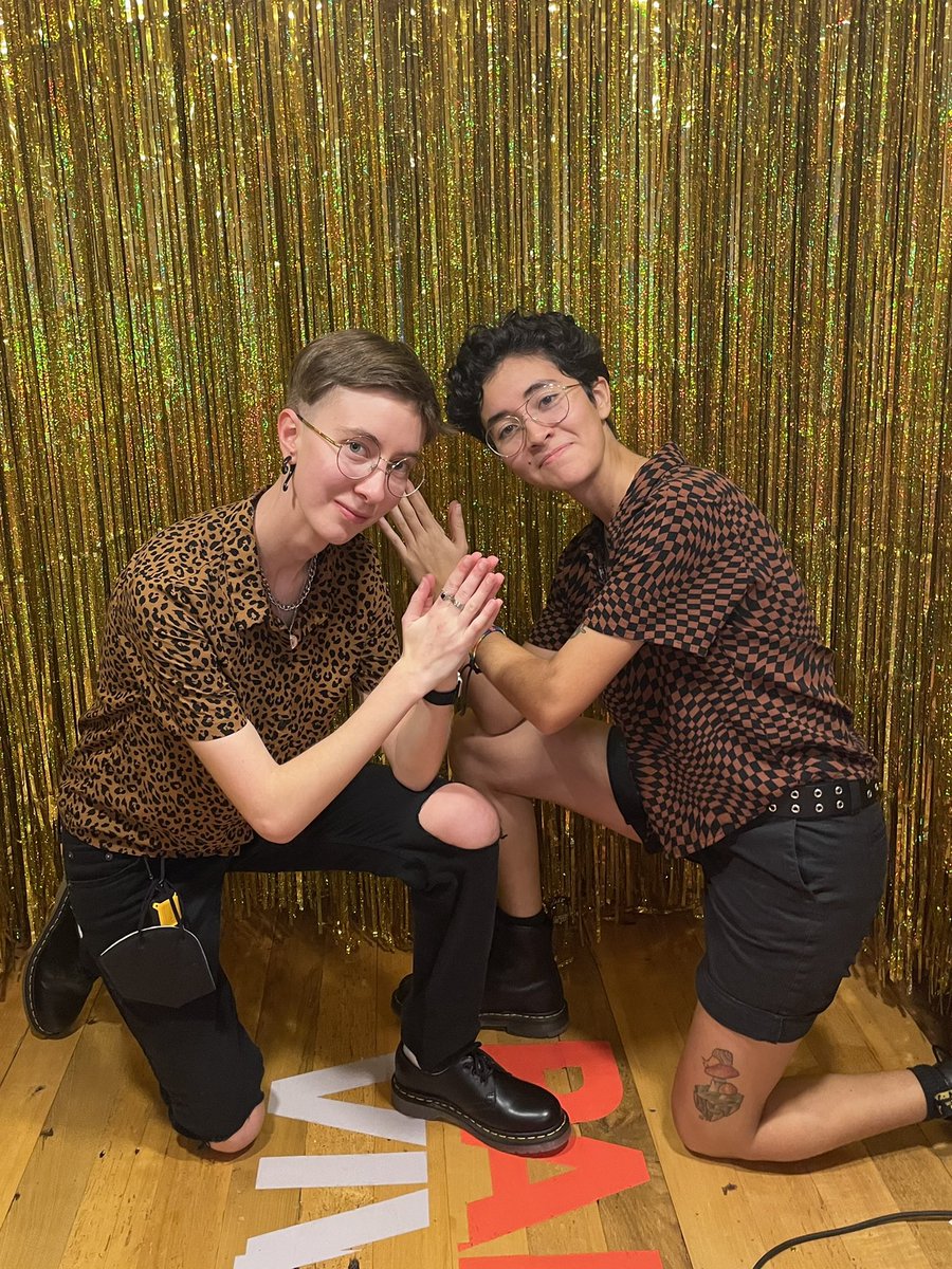 yo_kt103's tweet photo. It’s been a minute since we’ve prayed for the wicked on the weekend #VivaLasVengeancetour #VivaLasAirstream @PanicAtTheDisco https://t.co/pWQtGJnTn5