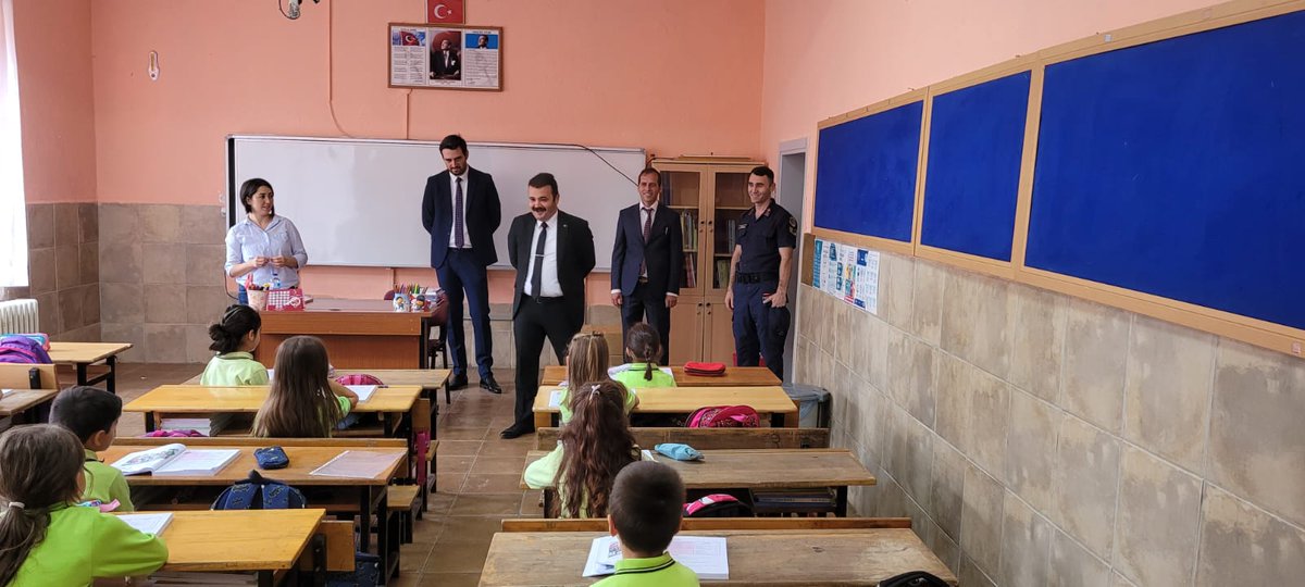 Yeni eğitim öğretim yılının başlaması münasebetiyle Kaymakamımız Sayın Tolga USTAOĞLU ve İlçe Milli Eğitim Müdürümüz Sayın Ali TÜRKAL,  Oklubalı Sabri Kahvecioğlu İlk/Ortaokulu'nu ziyaret ettiler <a href="/tcmeb/">Millî Eğitim Bakanlığı</a> @ustaoglutolga <a href="/pervin_tore/">Pervin TÖRE</a>