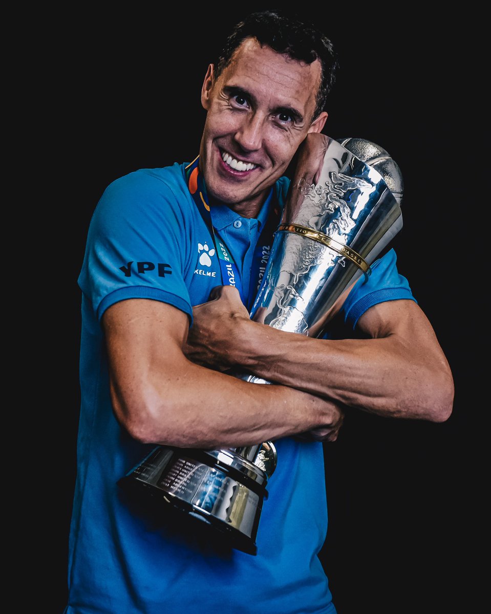𝐂𝐀𝐌𝐏𝐄𝐎𝐍𝐄𝐒 🇦🇷

Congratulations to <a href="/PPrigioni9/">Pablo Prigioni</a> and the  Argentina Men’s National Team on winning the #AmeriCup!