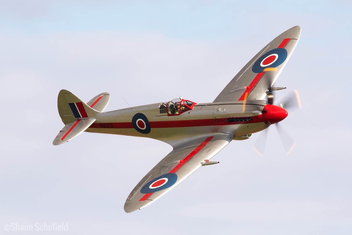Shaun_Schofield's tweet photo. Four quick images that sum up the highlights of a superb Battle of Britain Airshow at @IWMDuxford_ on Saturday. https://t.co/xUjHCGKmiF
