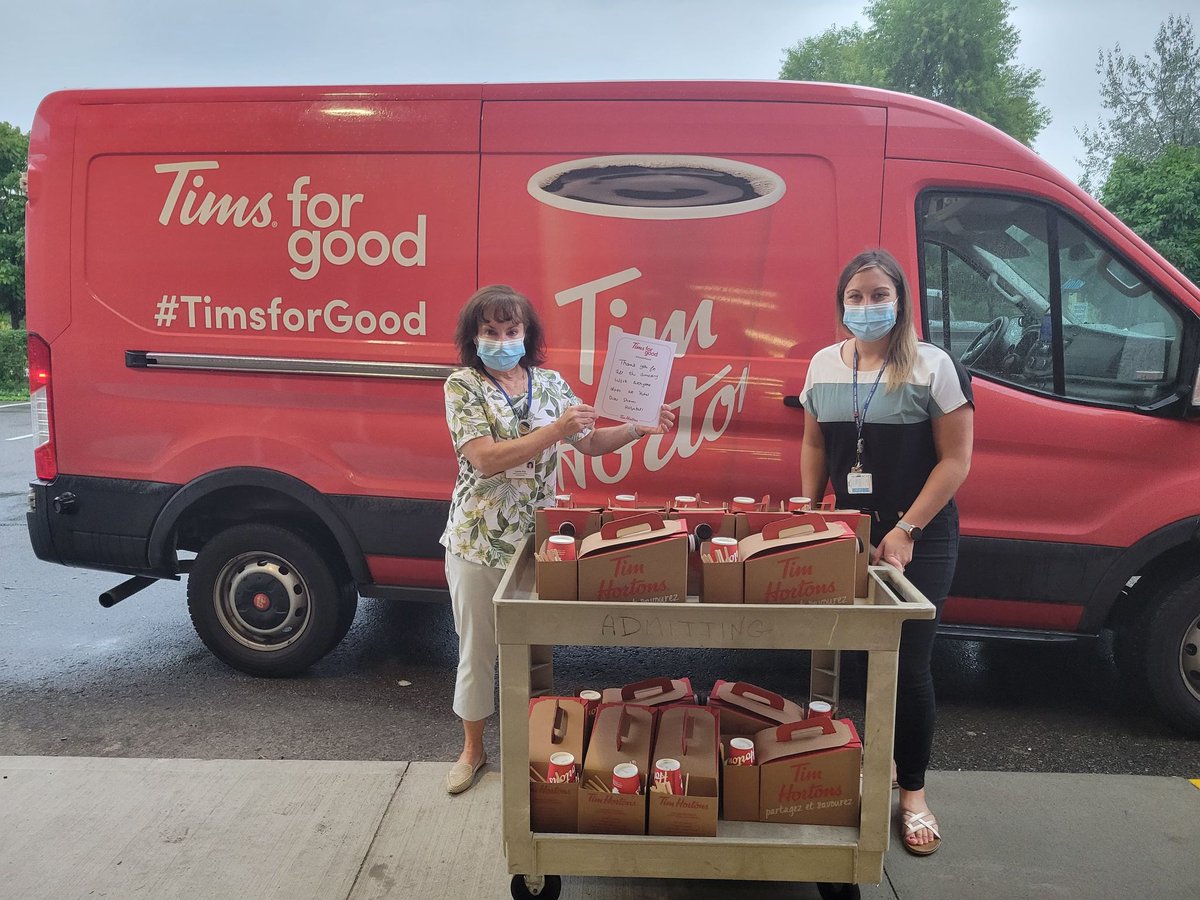 Thank you <a href="/TimHortons/">Tim Hortons</a> for treating our staff &amp; physicians to coffee &amp; donuts this morning through your #TimsForGood campaign! Our CEO, <a href="/lynne_pay/">Lynne Pay</a>, was so grateful to accept your generous donation and note of thanks on behalf of everyone at HDS! ☕️🍩