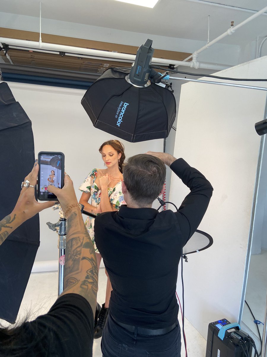 PureEarthNow's tweet photo. All eyes are on the amazing Ruby Modine today for the #PureEarthPureGold collection, featuring jewelry by over 20 designers crafted using Fairmined gold! Look out for it. https://t.co/fuCrGGbu2T