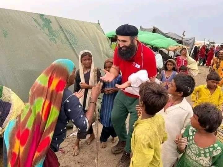 CengizCoskuun's tweet photo. Welldone My Brother in Pakistan In Flood Relief Camp
🇵🇰🇹🇷

@celalalnebioglu https://t.co/IMksMTHhfT