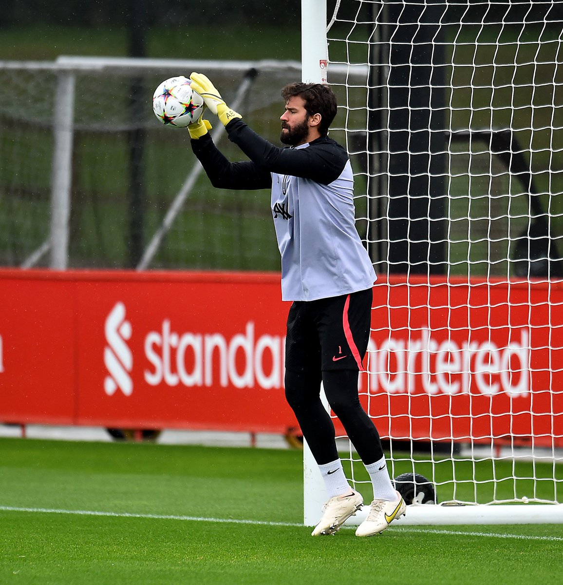 LFCTV_GO's tweet photo. #UCL Training time ⏰

more::📱📺👉 @LFCTV_GO  |  #LFCTV_GO

@LFC  |  #LFC  |  #YNWA  |  #AXA https://t.co/VyavGV9Wp0