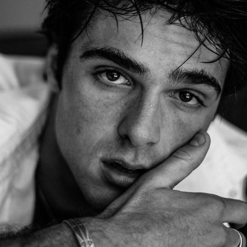 sboficial's tweet photo. Jacob Elordi (Euphoria) será Elvis Presley em nova adaptação da A24. https://t.co/x8571vRfTe